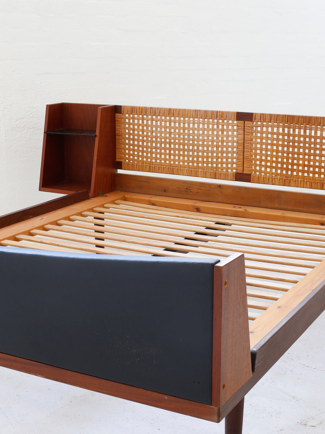Hans J. Wegner 'GE701' Bed