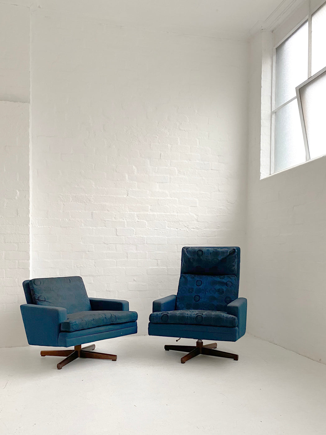 Fredrik Kayser 'Model 807' High-back Armchair