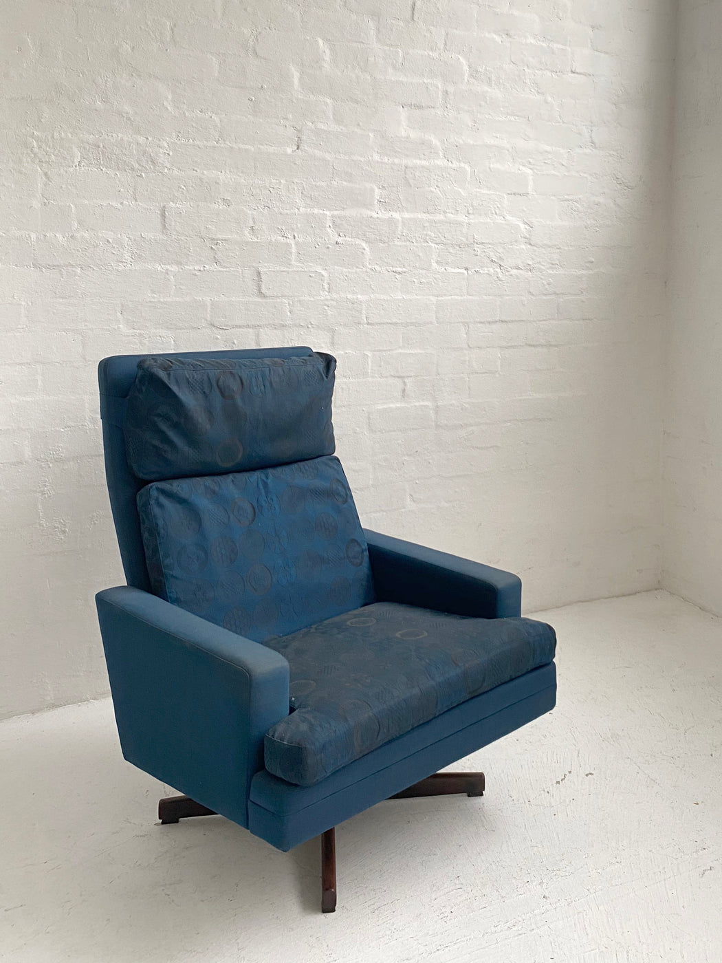 Fredrik Kayser 'Model 807' High-back Armchair