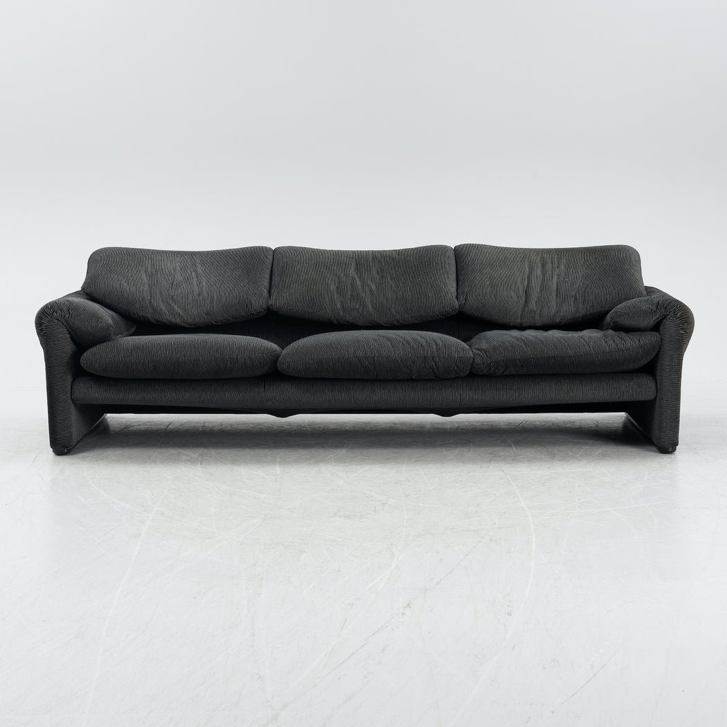Vico Magistretti 'Maralunga' Sofa