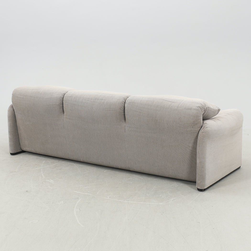 Vico Magistretti 'Maralunga' Sofa