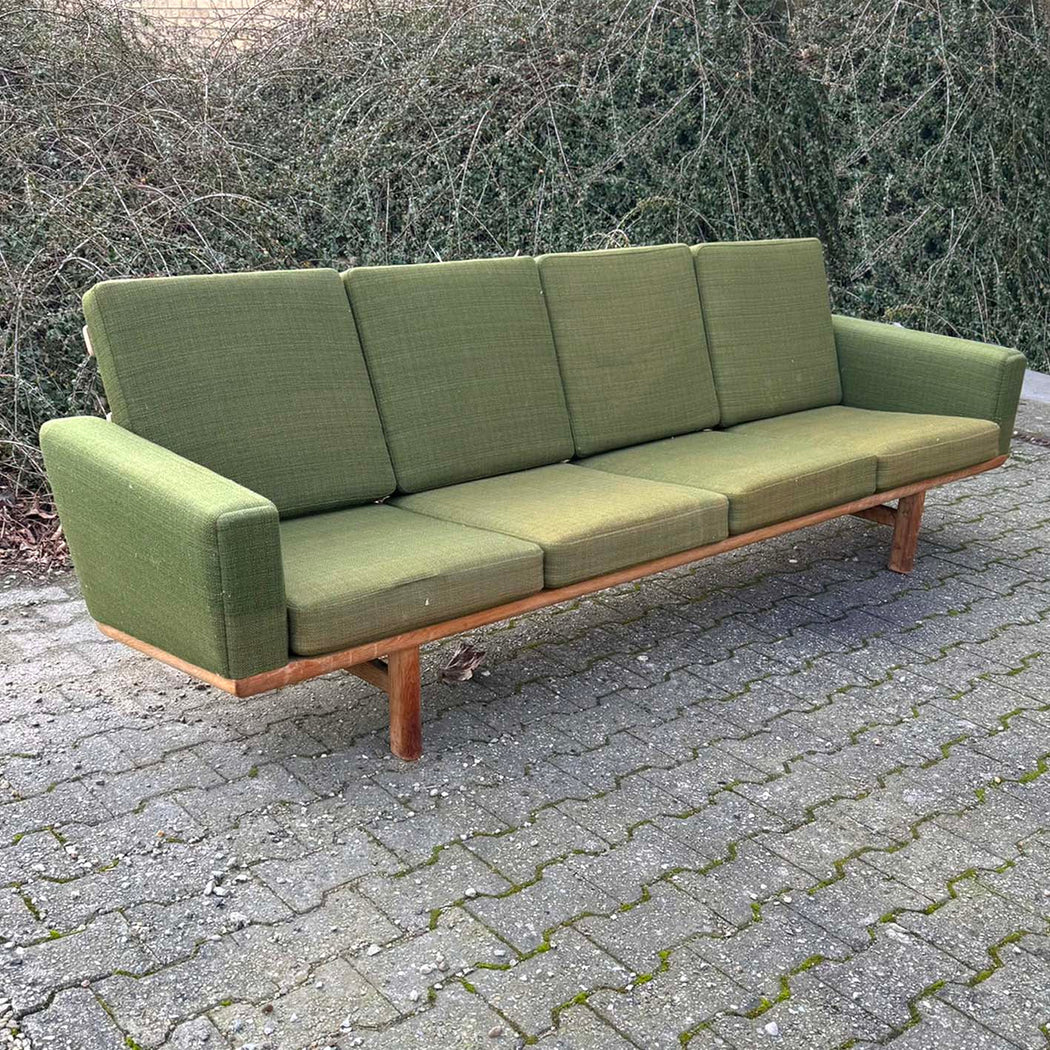 Hans J. Wegner GE236/4 Sofa