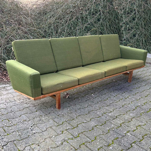Hans J. Wegner GE236/4 Sofa