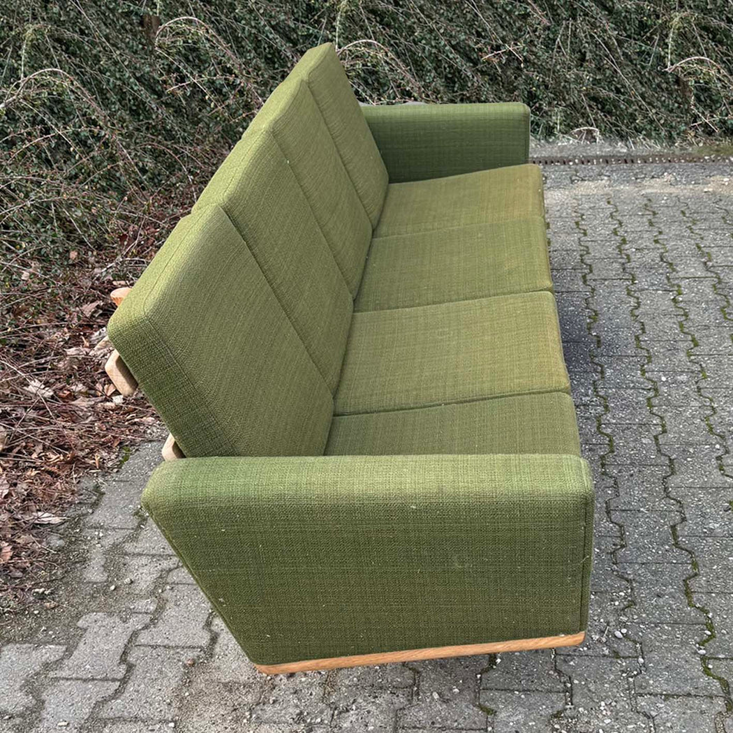 Hans J. Wegner GE236/4 Sofa
