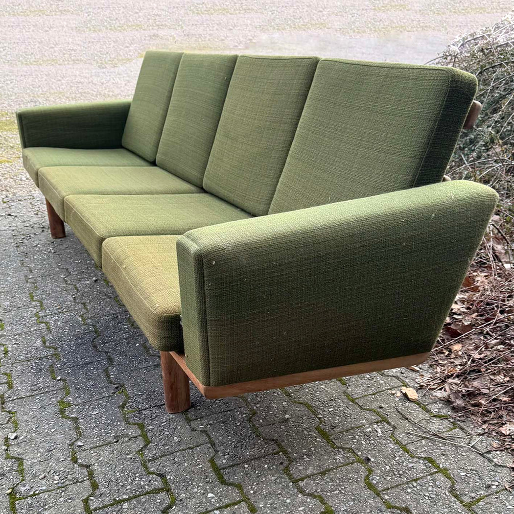 Hans J. Wegner GE236/4 Sofa