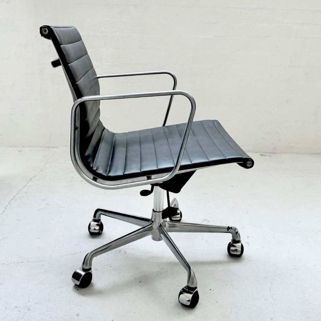 Eames Executive 'Group' Chair — Nord