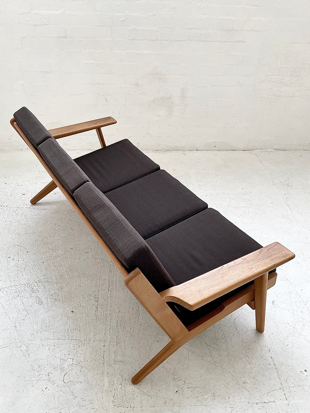 Hans J. Wegner GE290 'Plank' Sofa