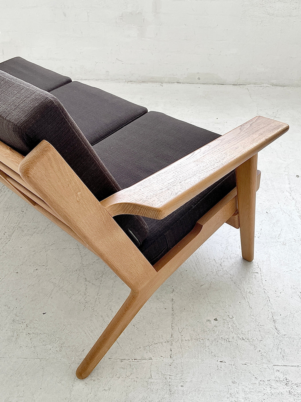 Hans J. Wegner GE290 'Plank' Sofa
