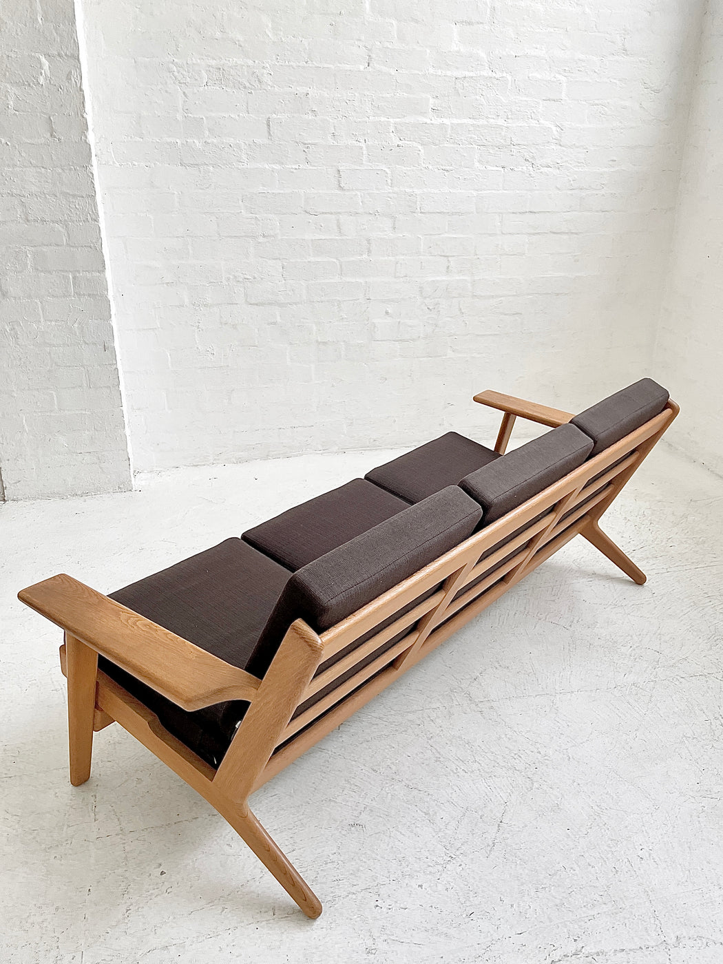 Hans J. Wegner GE290 'Plank' Sofa