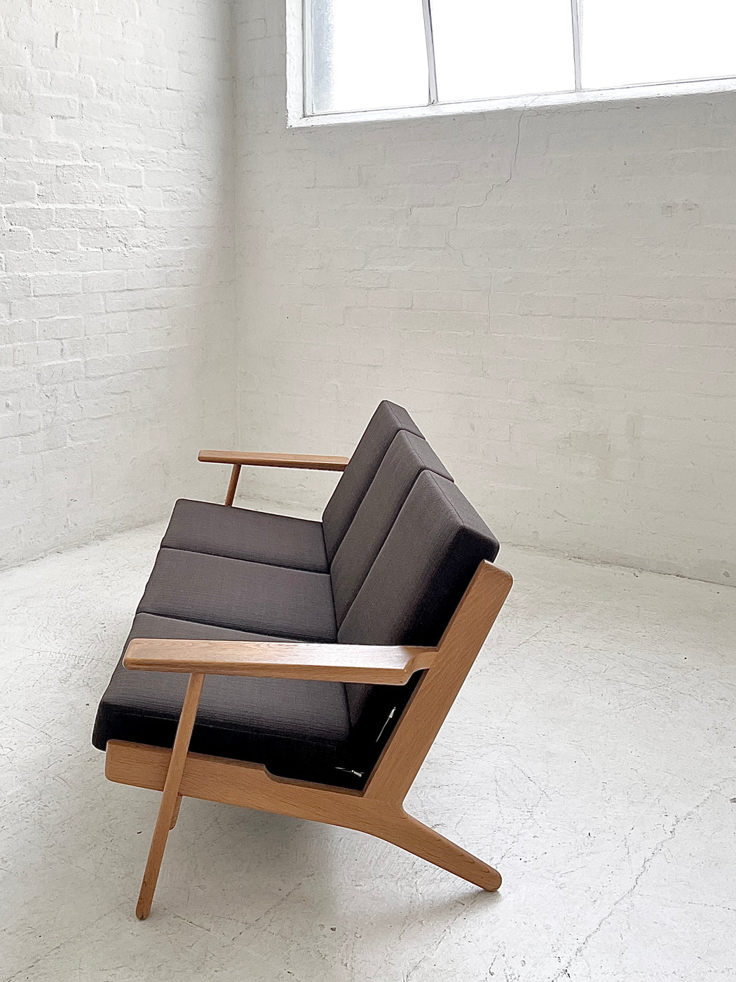 Hans J. Wegner GE290 'Plank' Sofa
