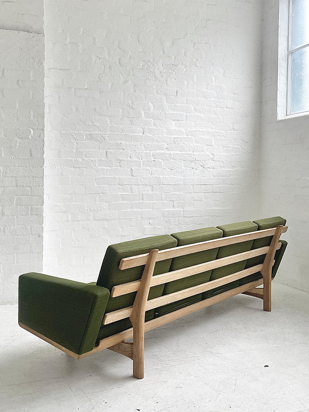 Hans J. Wegner GE236/4 Sofa