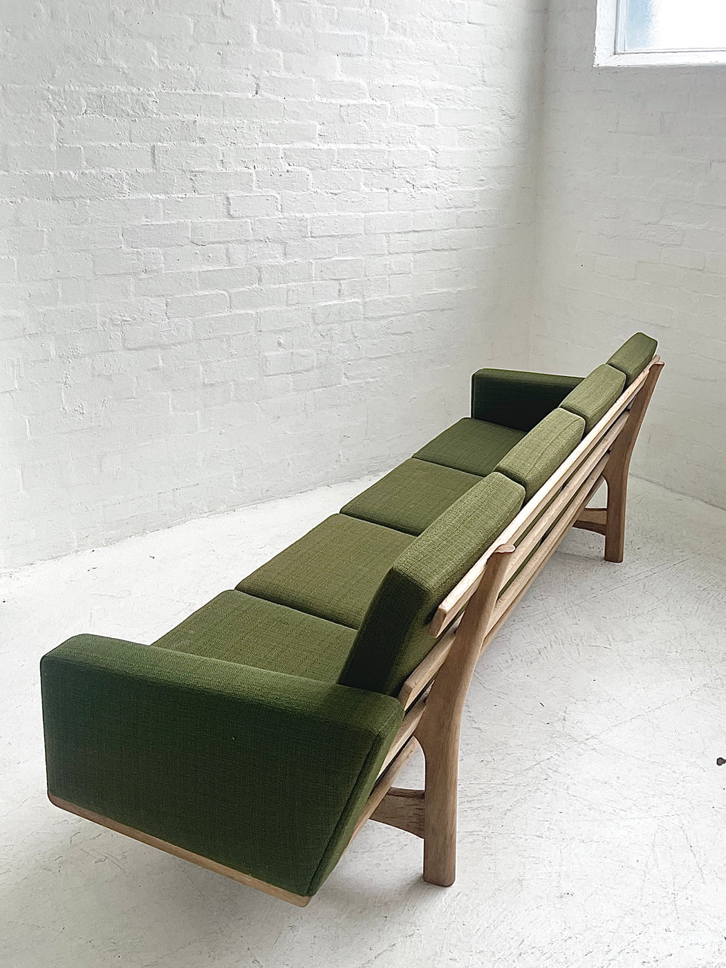 Hans J. Wegner GE236/4 Sofa