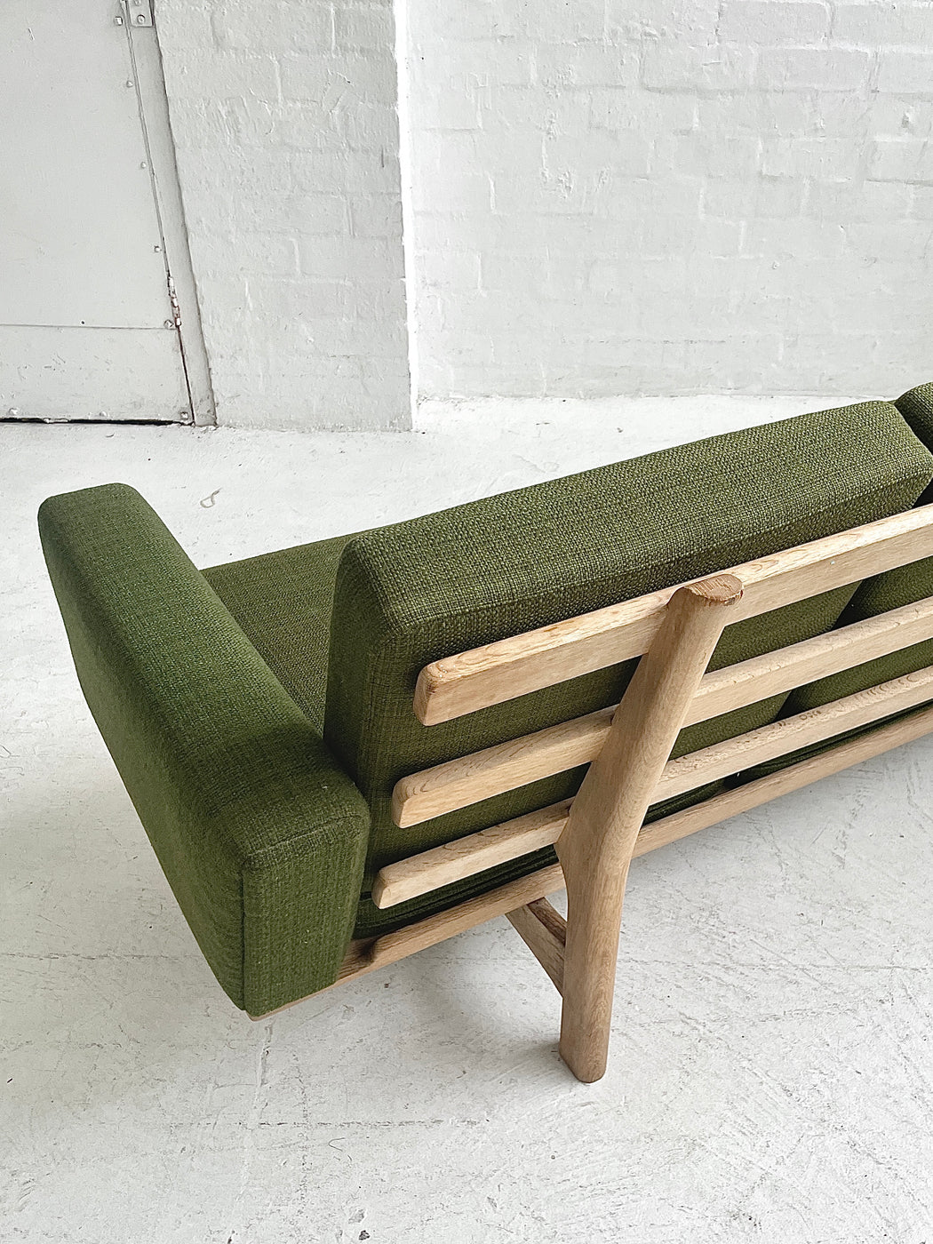 Hans J. Wegner GE236/4 Sofa
