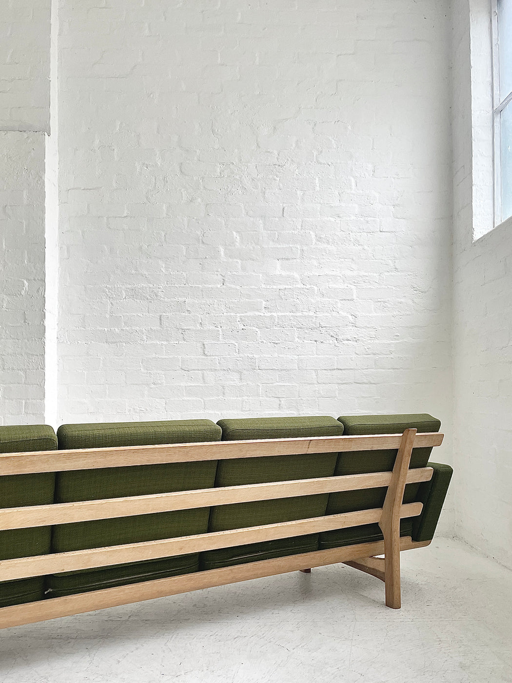 Hans J. Wegner GE236/4 Sofa