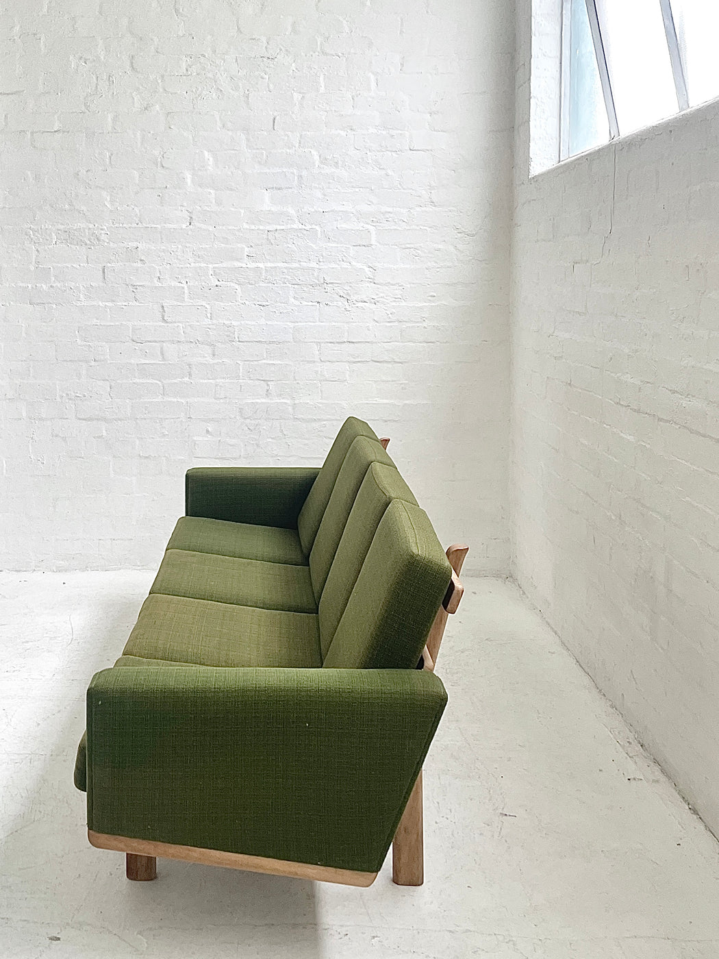 Hans J. Wegner GE236/4 Sofa