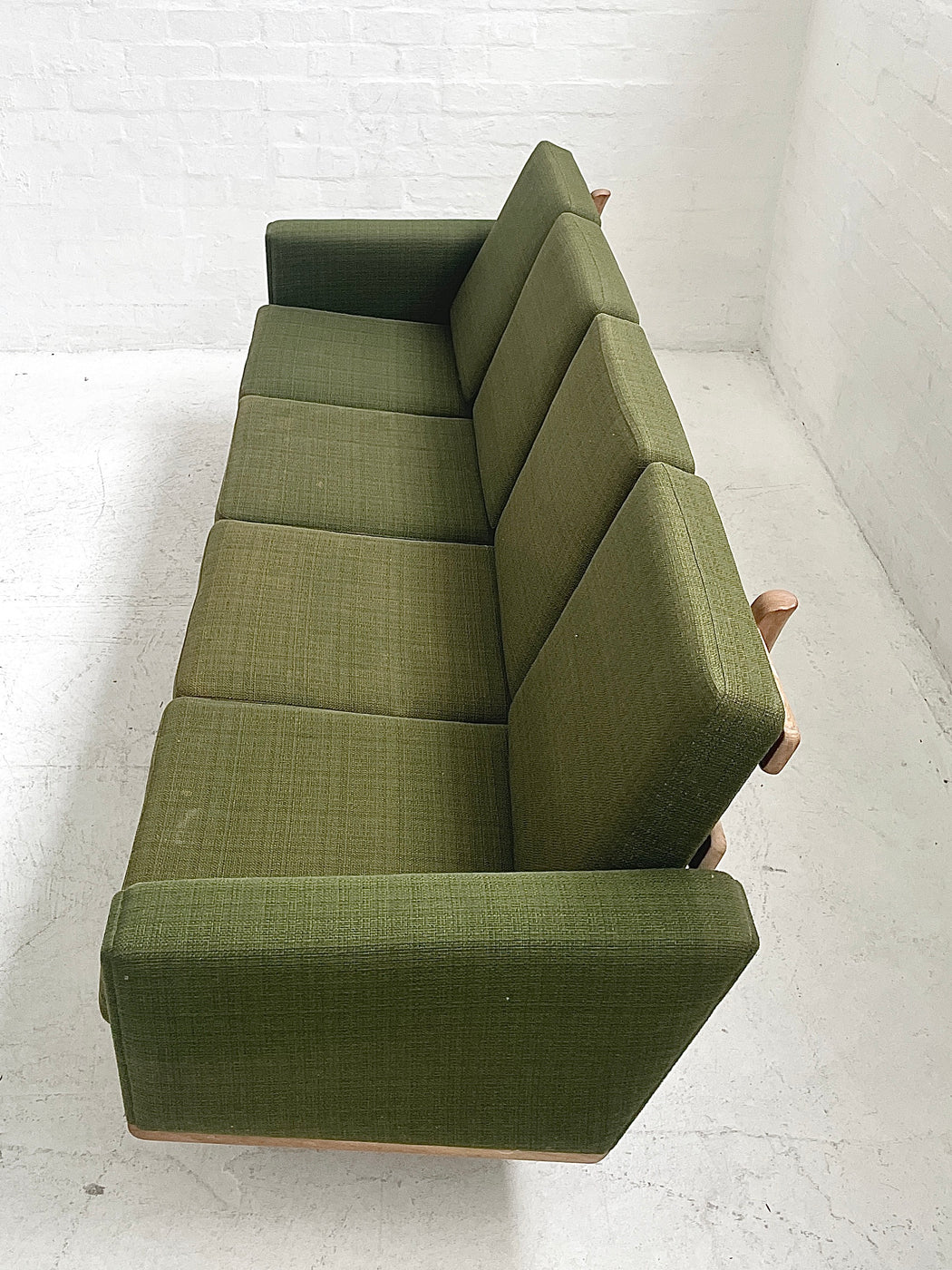 Hans J. Wegner GE236/4 Sofa