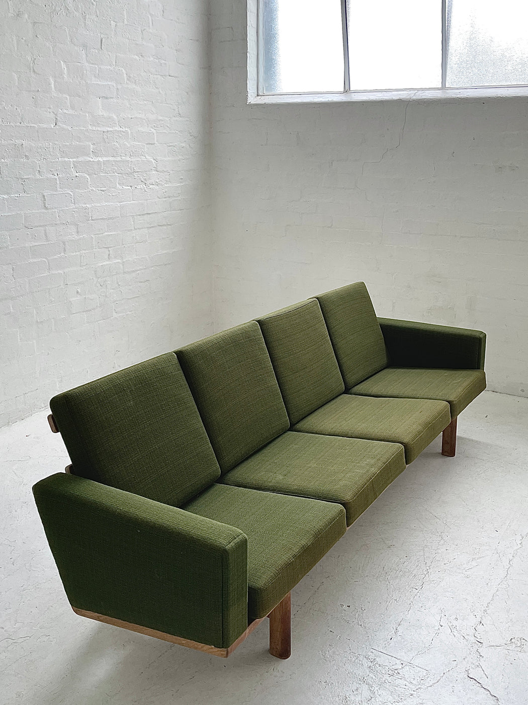 Hans J. Wegner GE236/4 Sofa
