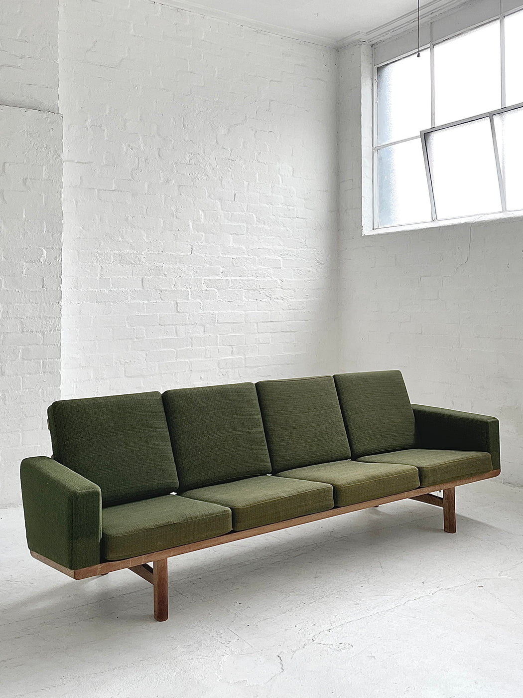 Hans J. Wegner GE236/4 Sofa