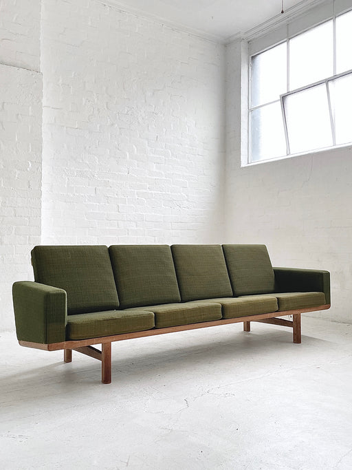 Hans J. Wegner GE236/4 Sofa