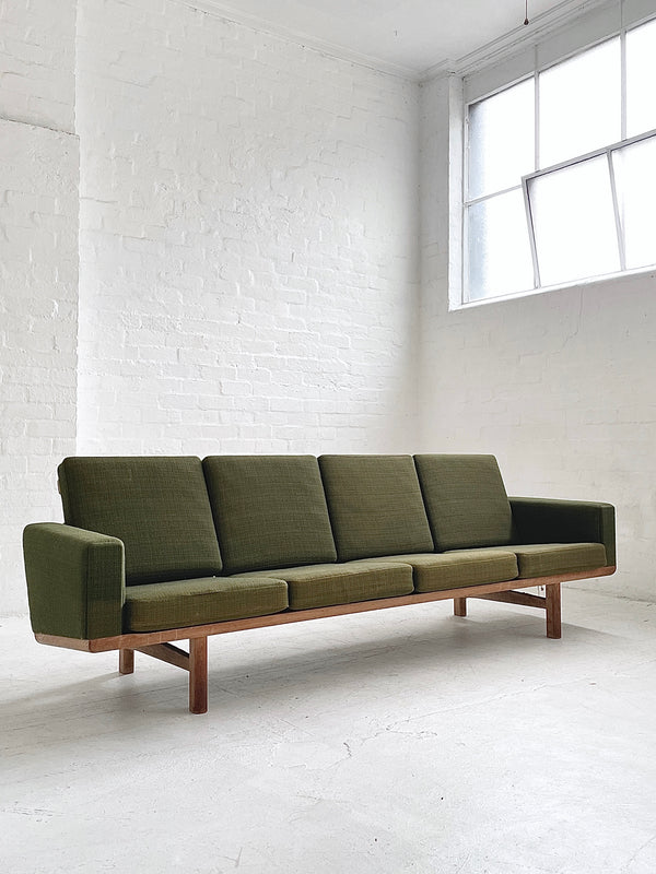Hans J. Wegner GE236/4 Sofa