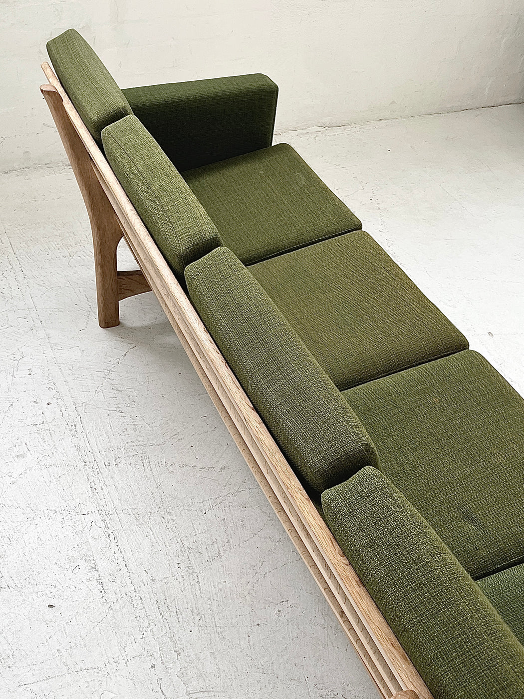 Hans J. Wegner GE236/4 Sofa