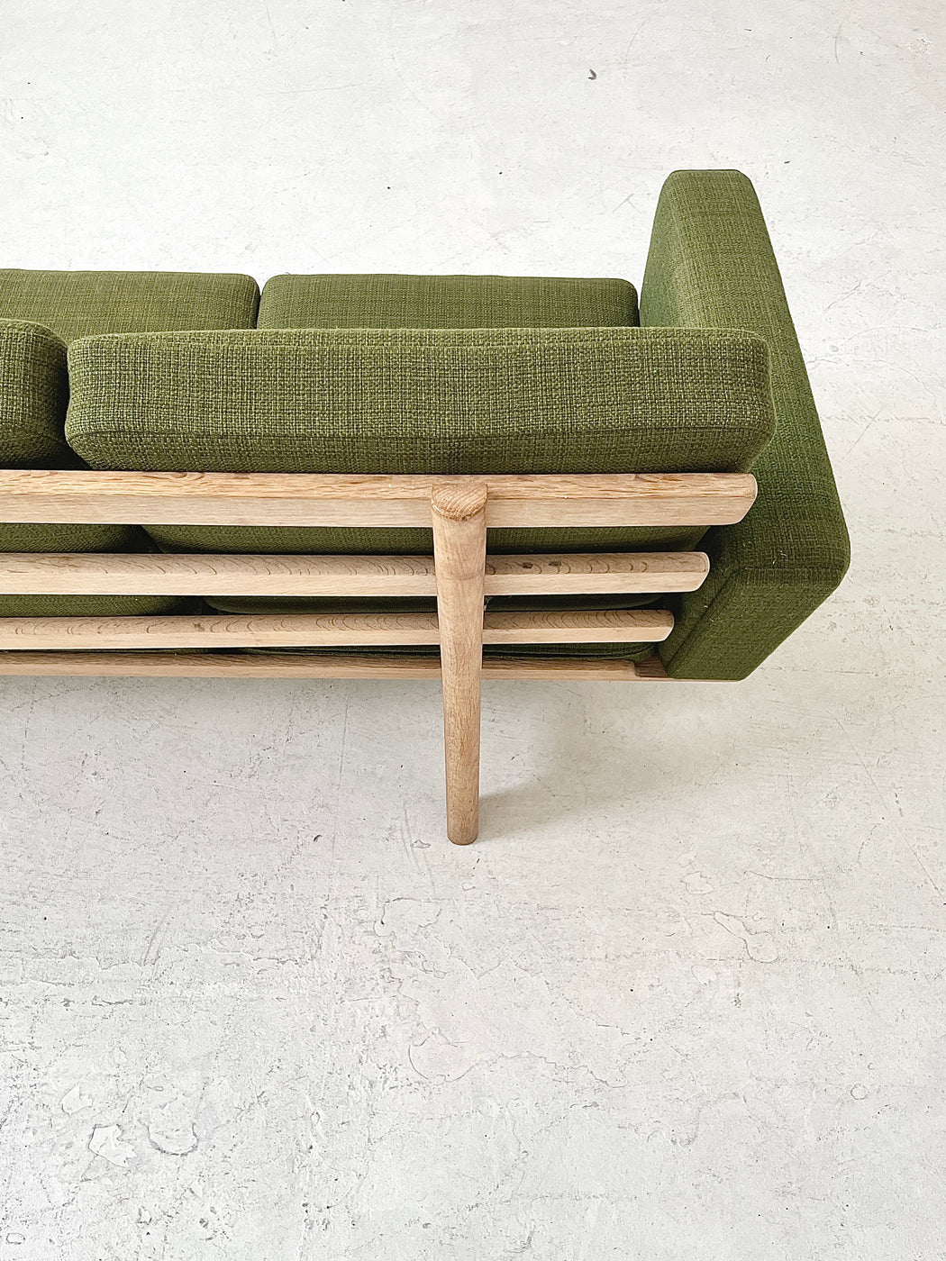 Hans J. Wegner GE236/4 Sofa