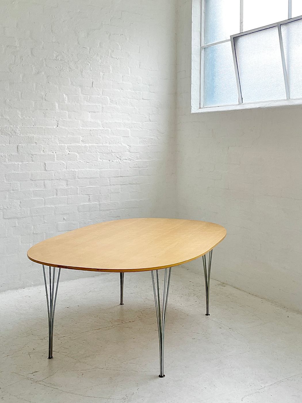 B613 'Superellipse' Dining Table