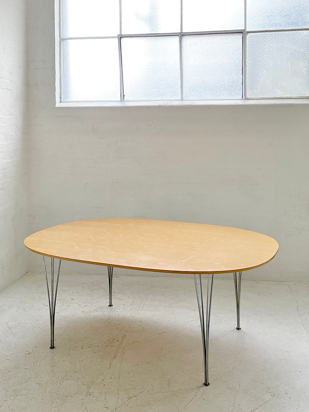 B613 'Superellipse' Dining Table