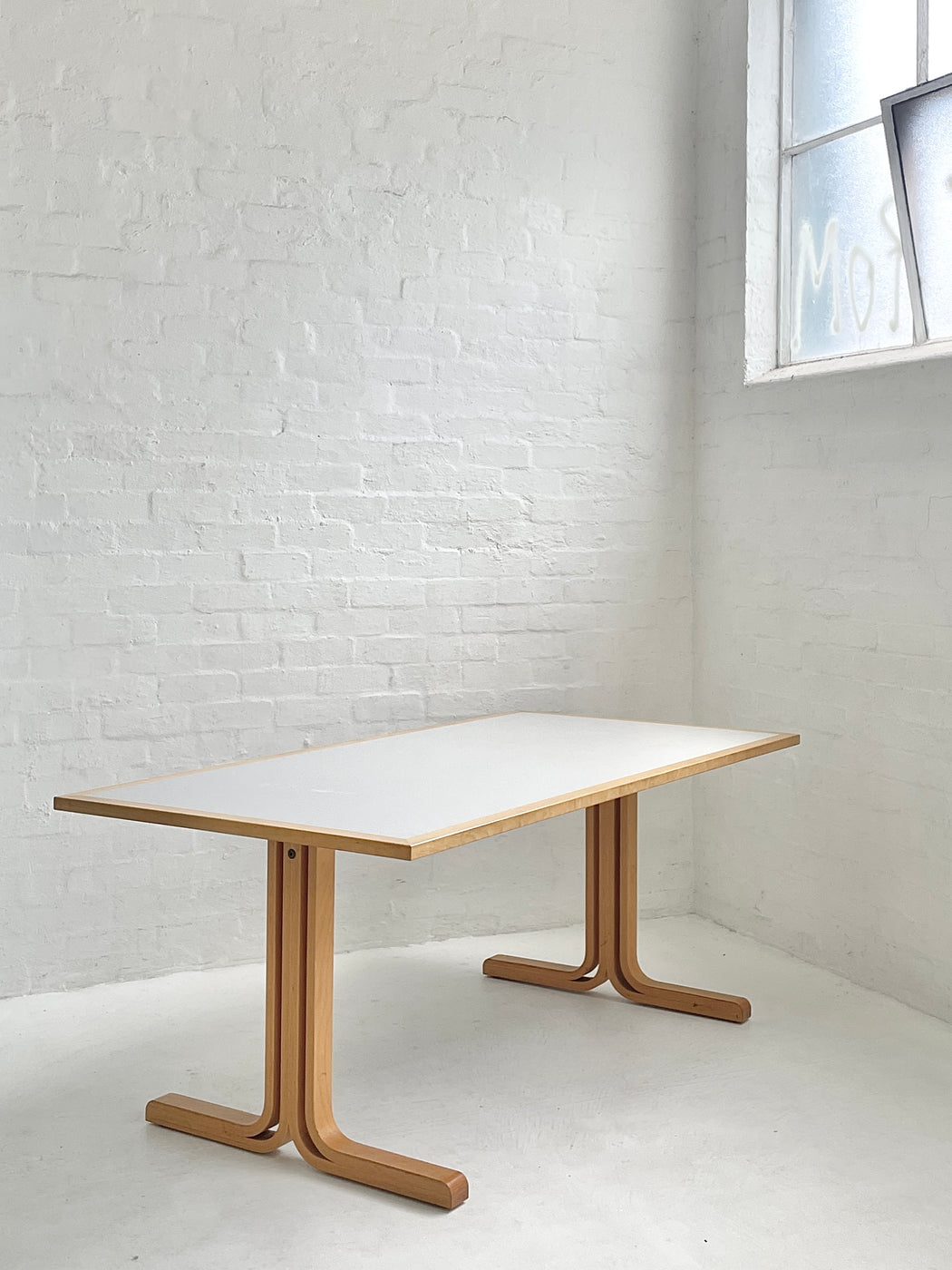 Thygesen & Sørensen Table