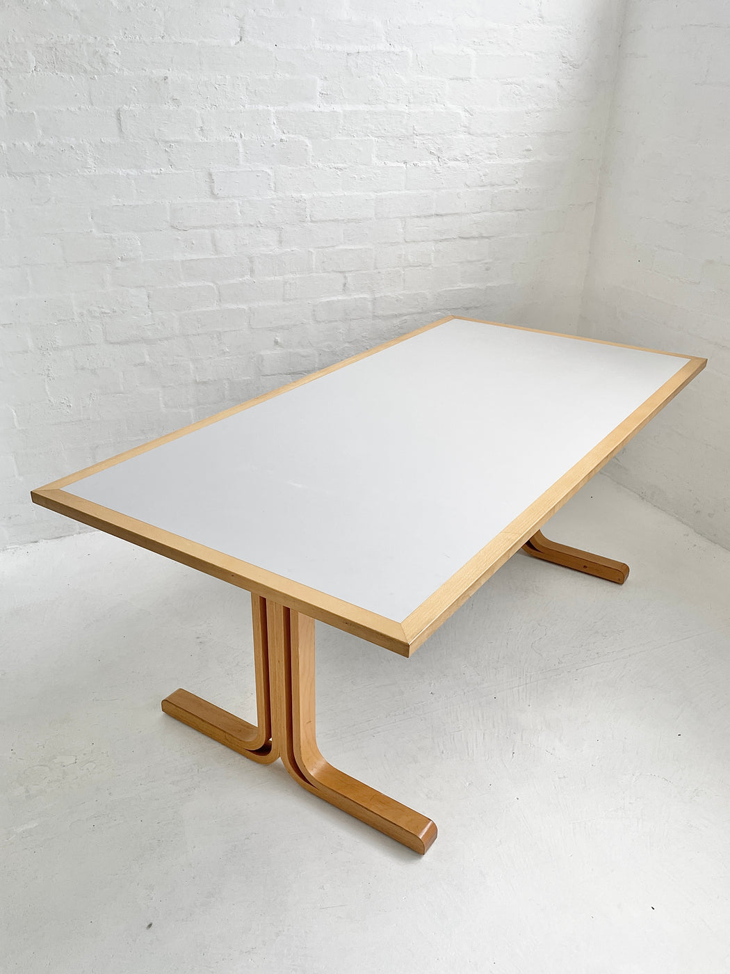 Thygesen & Sørensen Table