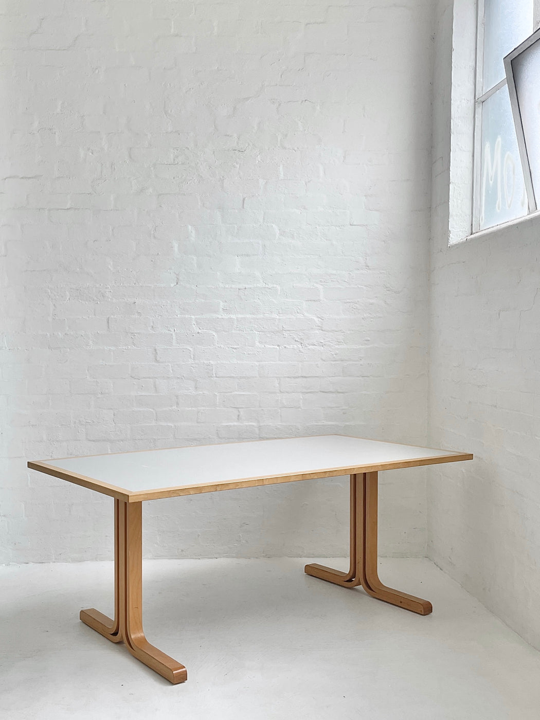 Thygesen & Sørensen Table