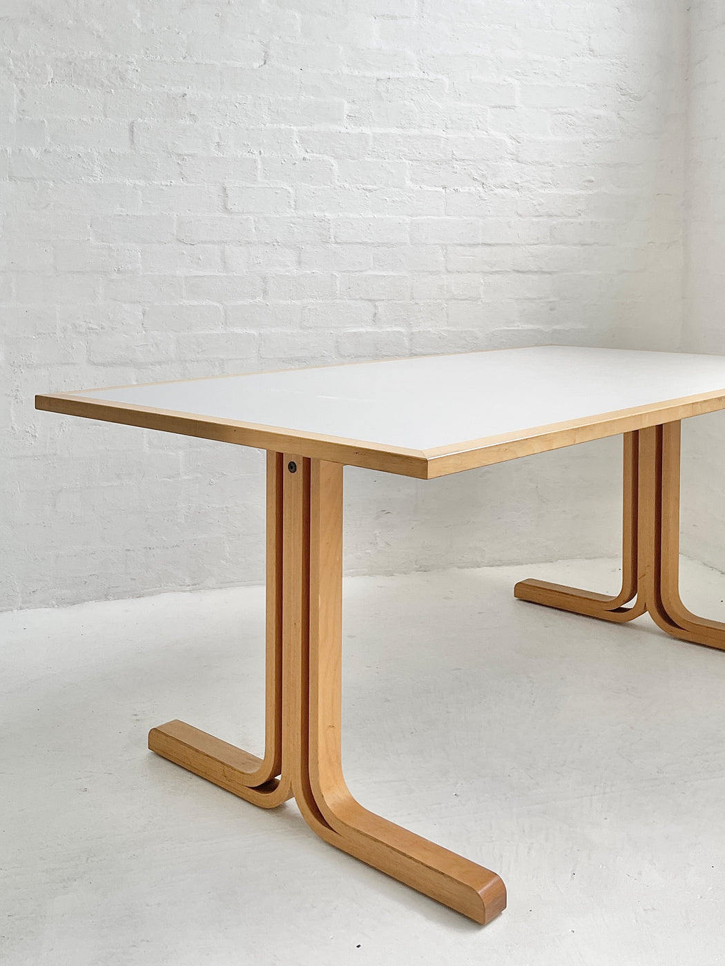 Thygesen & Sørensen Table