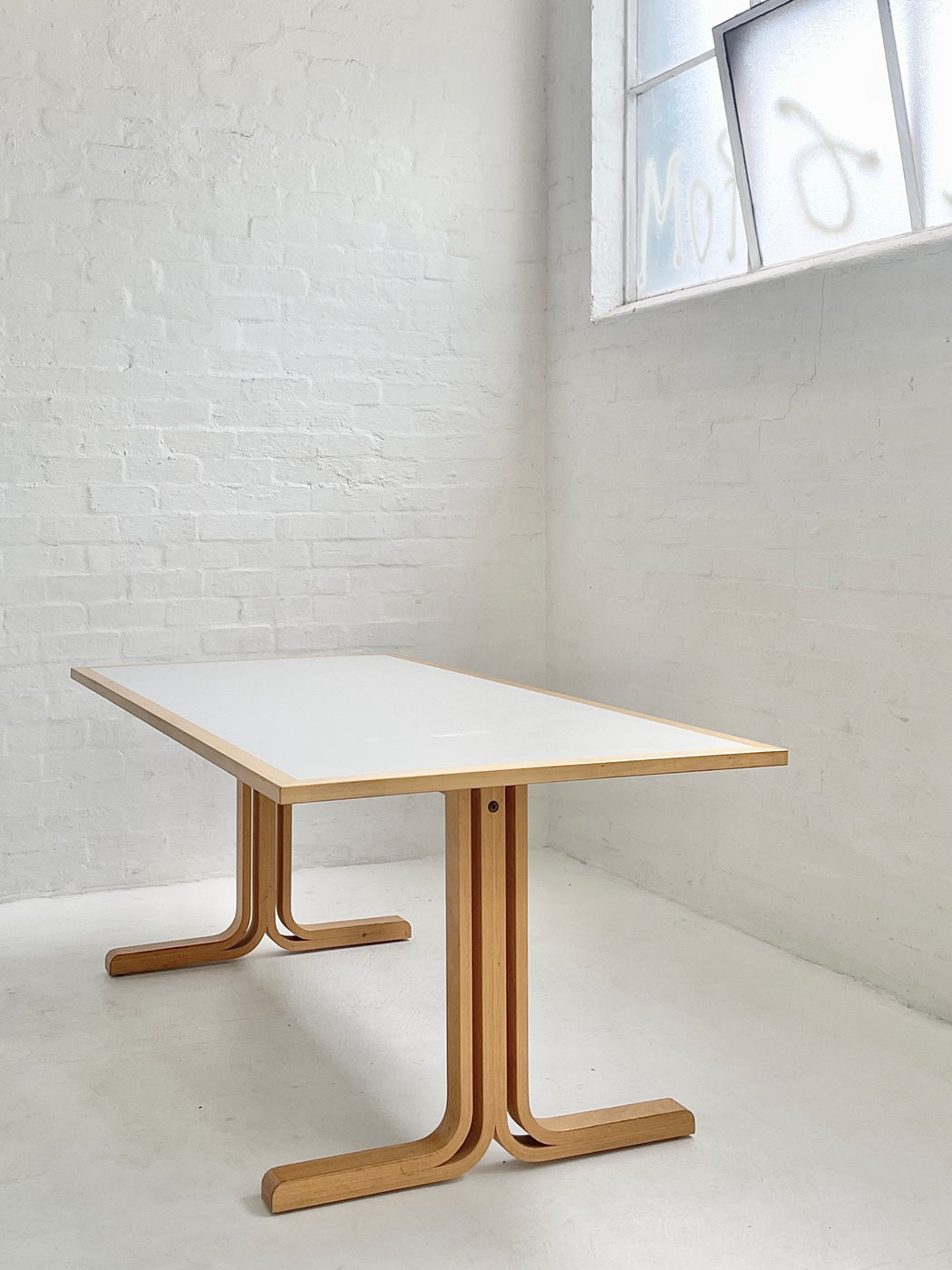 Thygesen & Sørensen Table