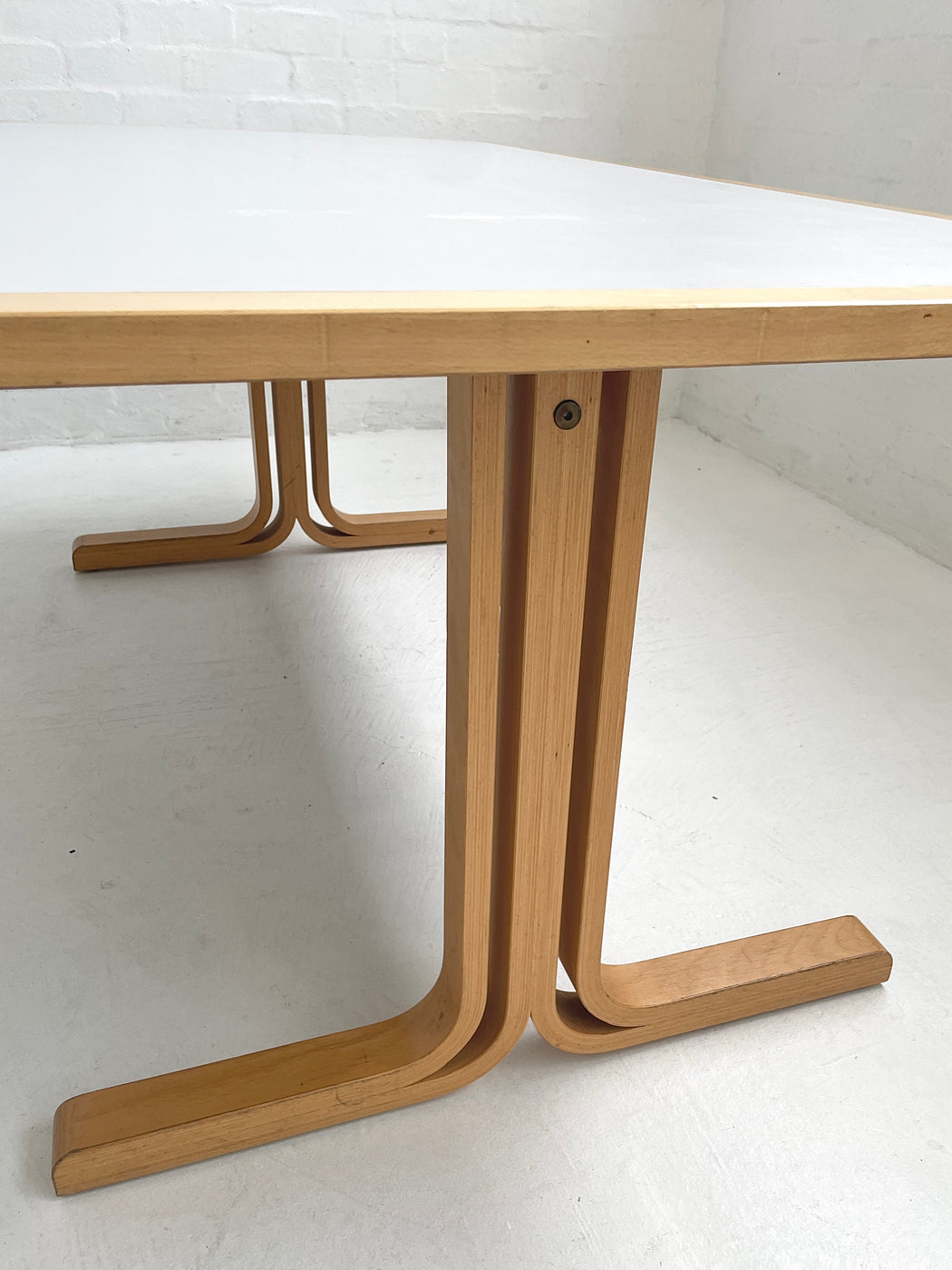 Thygesen & Sørensen Table