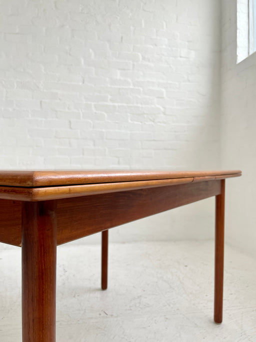 Willy Sigh Teak Extension Dining Table