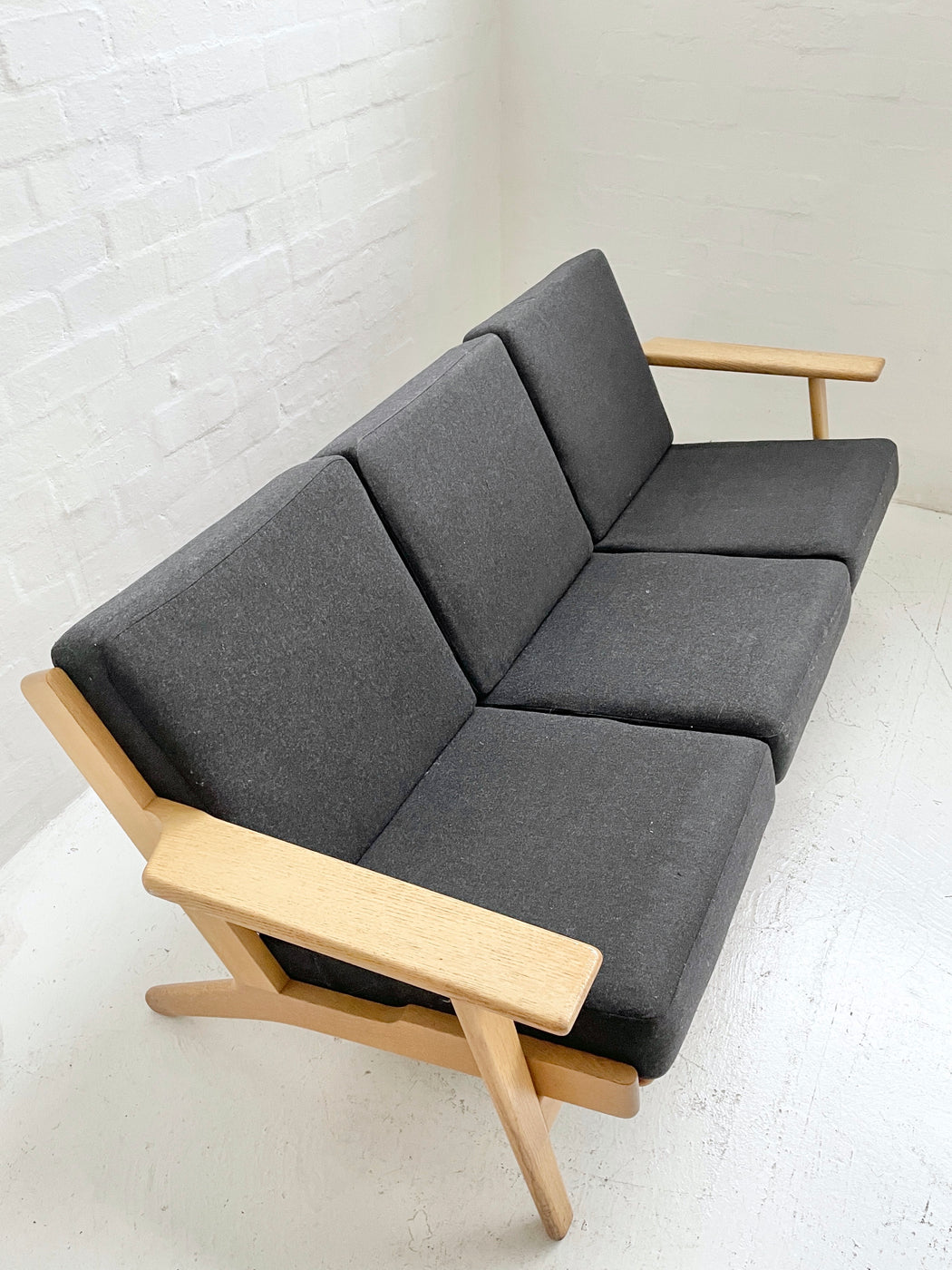 Hans J. Wegner GE290 'Plank' Sofa