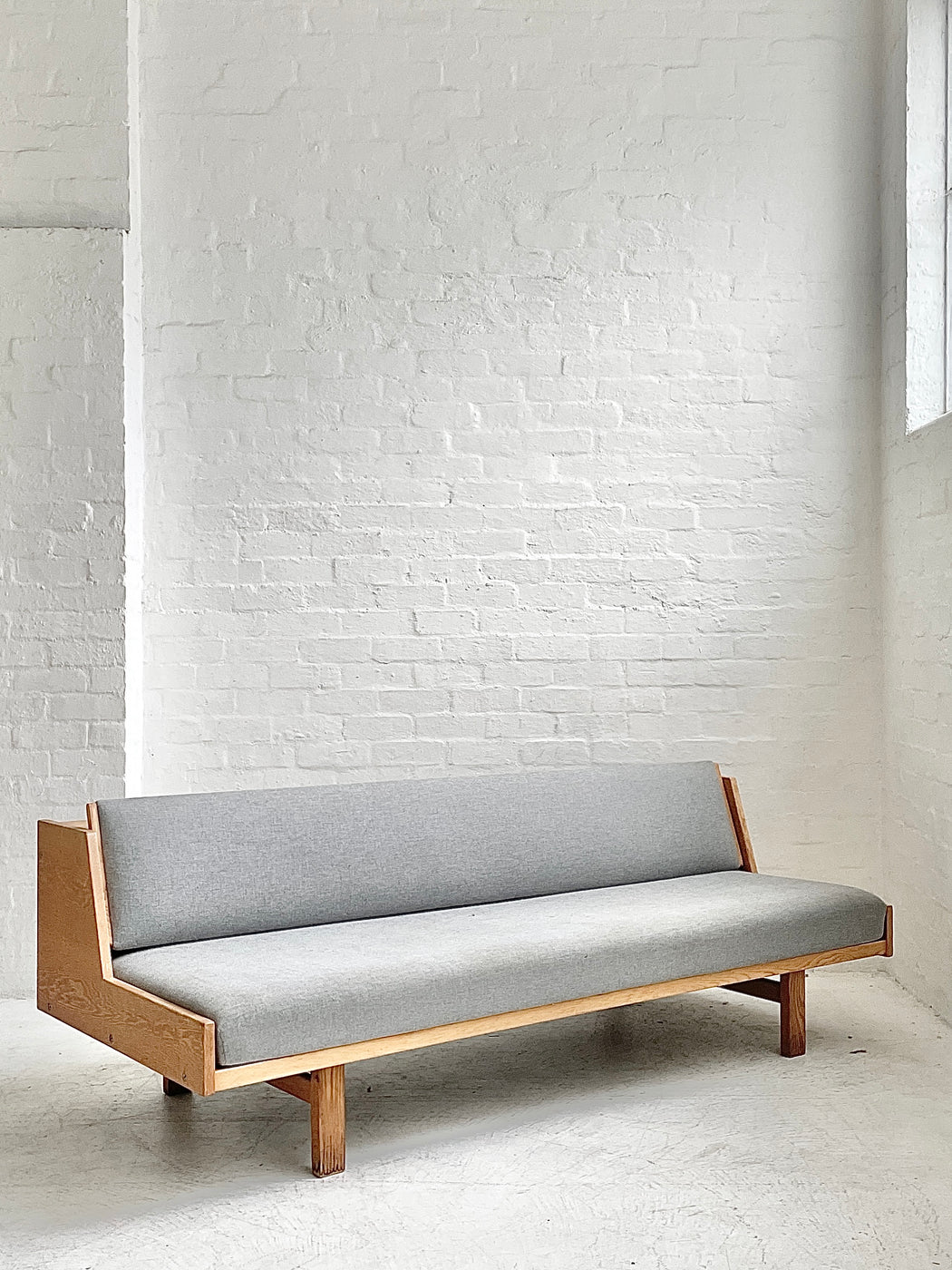 Hans J. Wegner GE258 Daybed