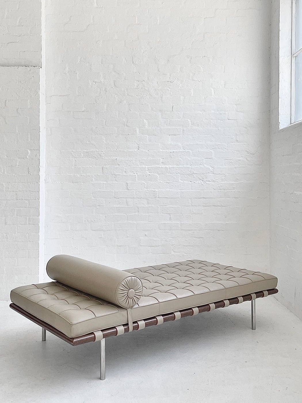 Ludwig Mies van der Rohe 'Barcelona' Sofa