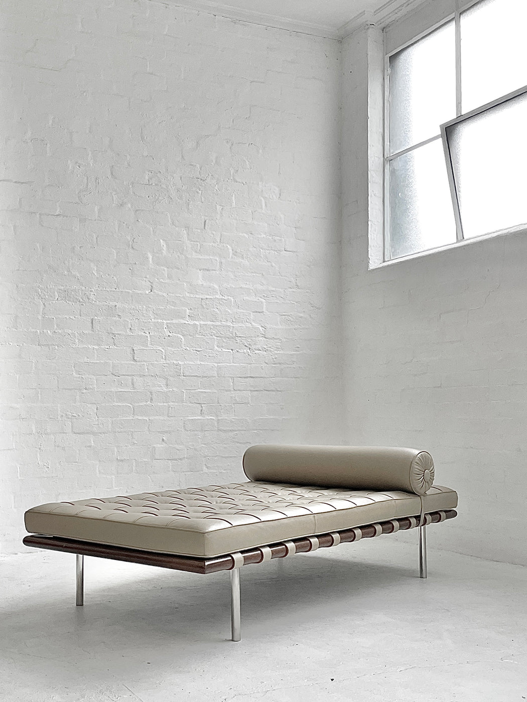 Ludwig Mies van der Rohe 'Barcelona' Sofa