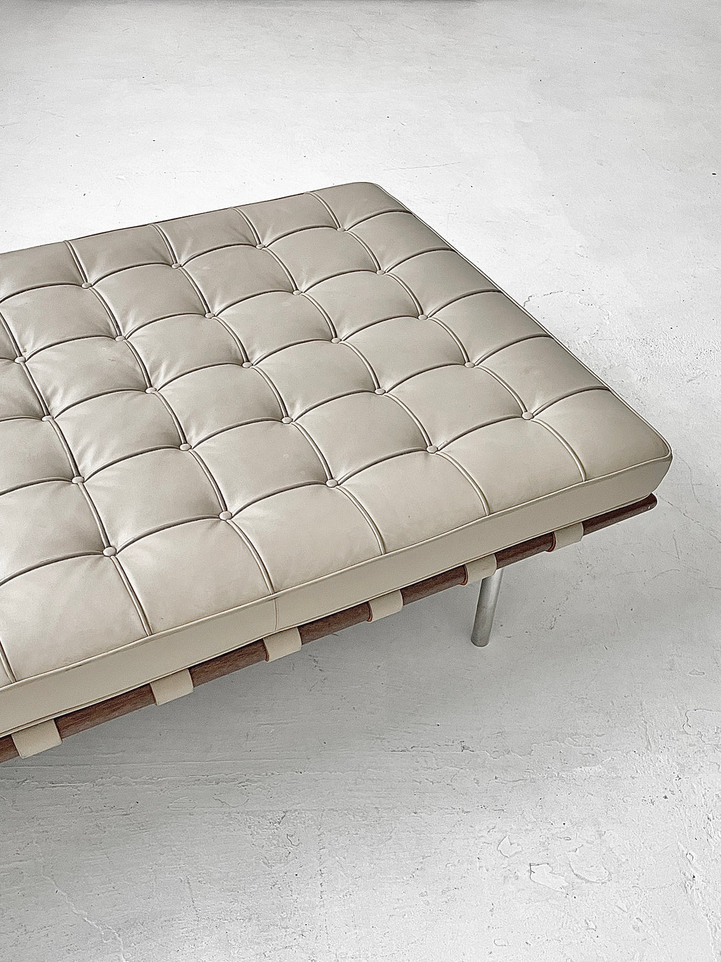Ludwig Mies van der Rohe 'Barcelona' Sofa