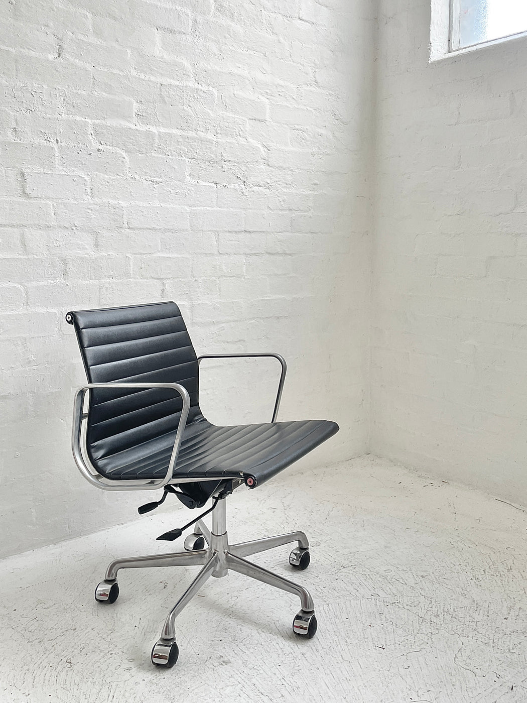 Eames Executive 'Group' Chair