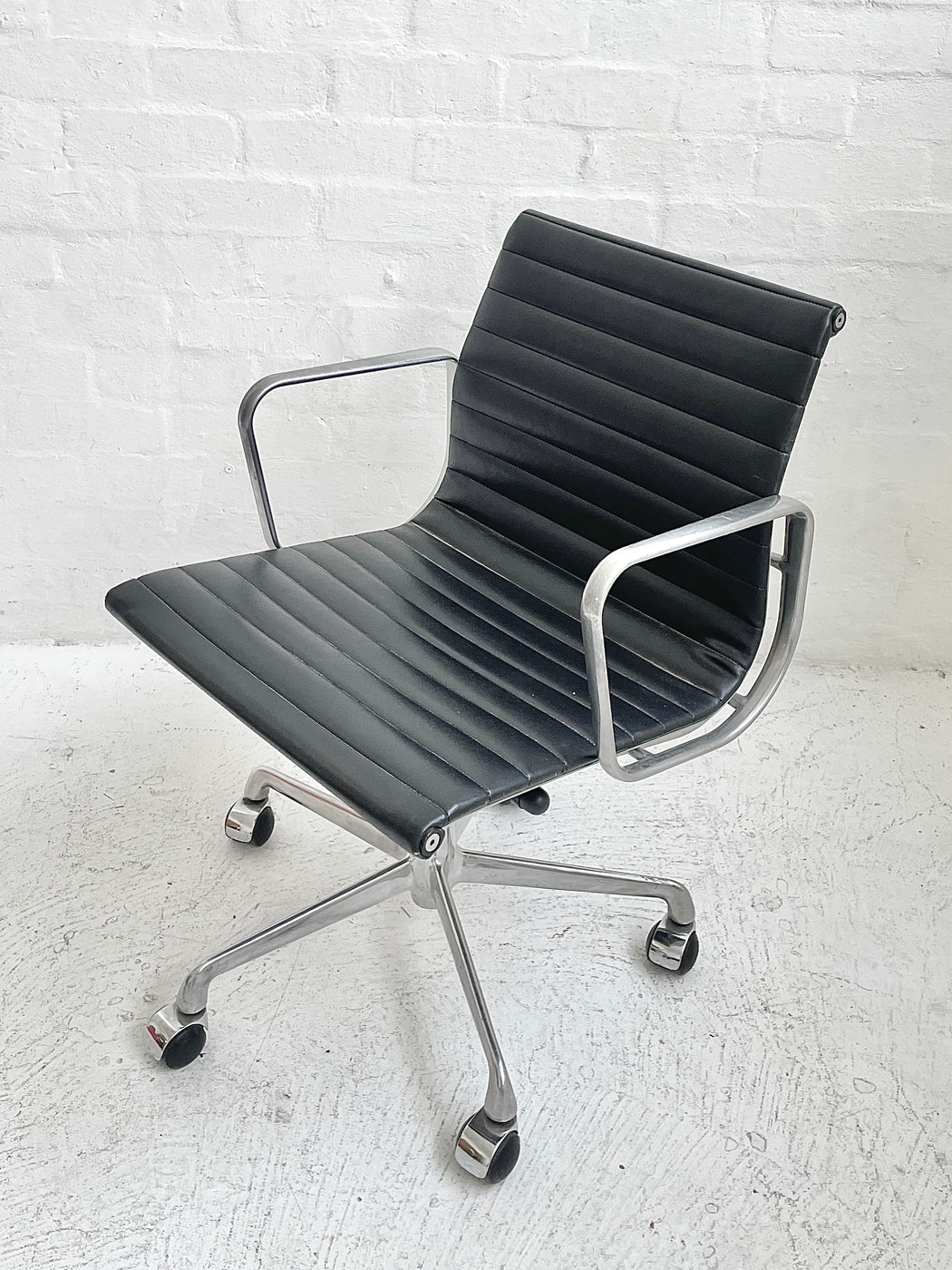 Eames Executive 'Group' Chair