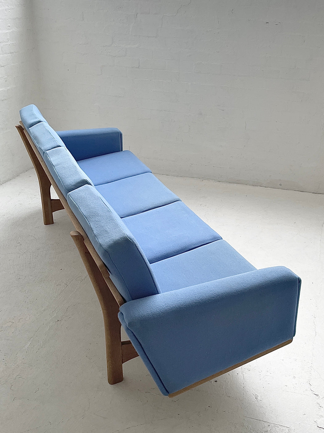 Hans J. Wegner GE236/4 Sofa