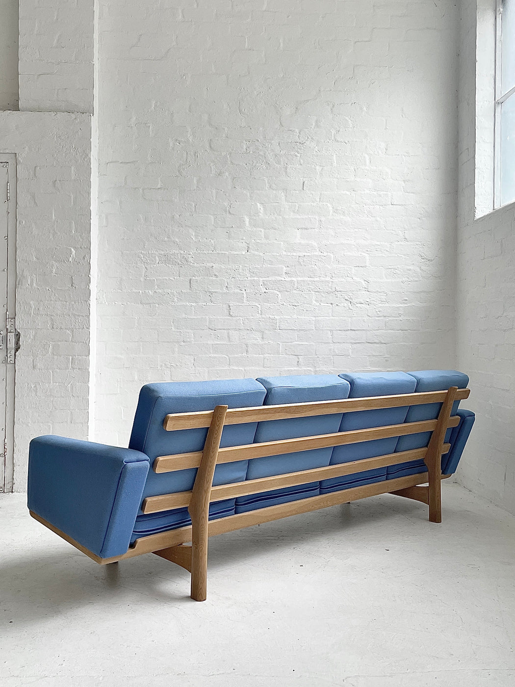 Hans J. Wegner GE236/4 Sofa