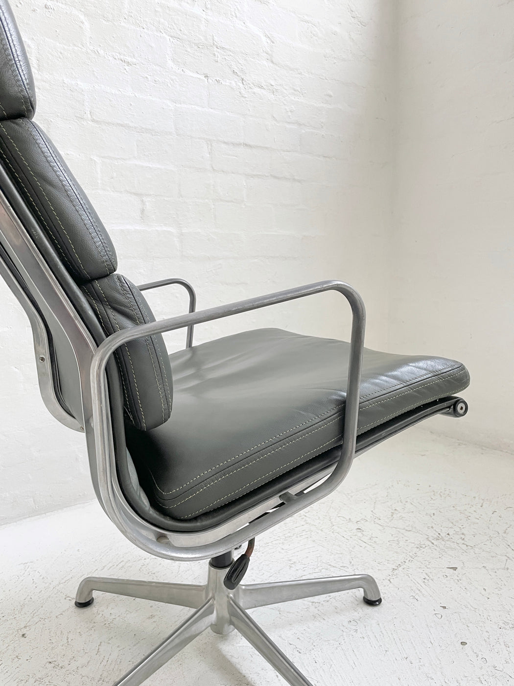 Eames Executive 'Softpad' Chair