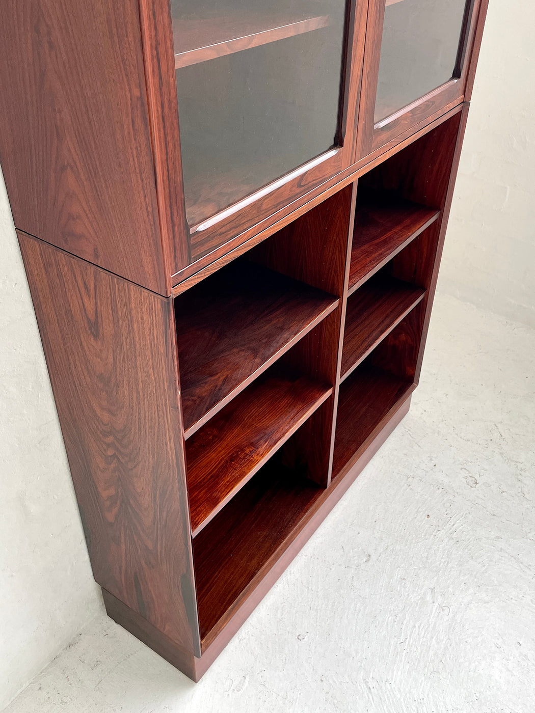 Brouer Rosewood Two Section Bookcase Vintrine