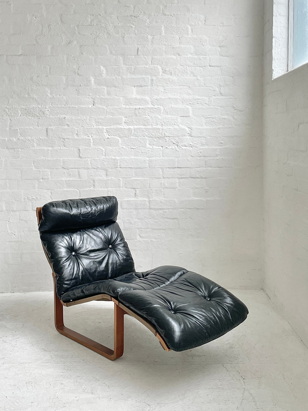 Tessa T8 Chaise Lounge