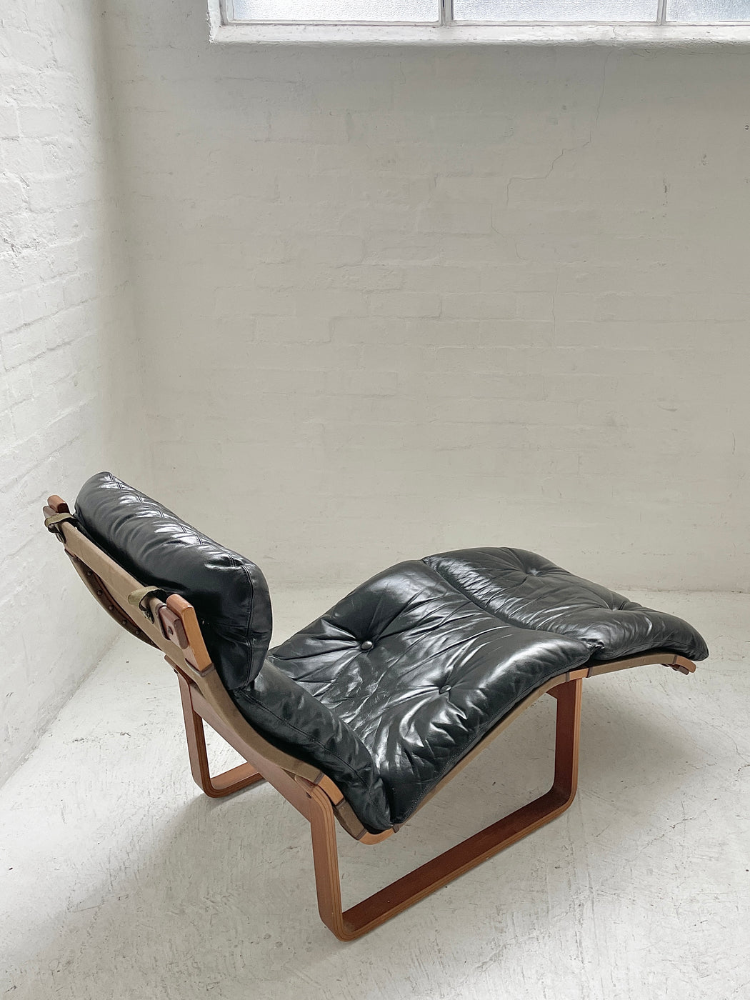 Tessa T8 Chaise Lounge