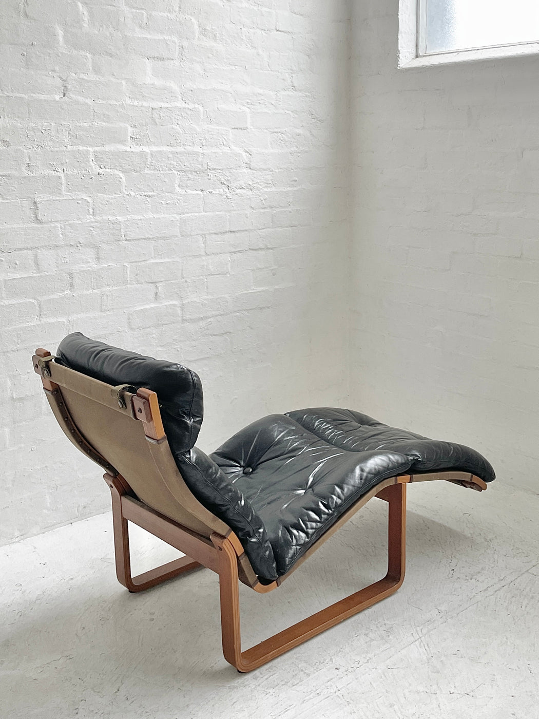 Tessa T8 Chaise Lounge