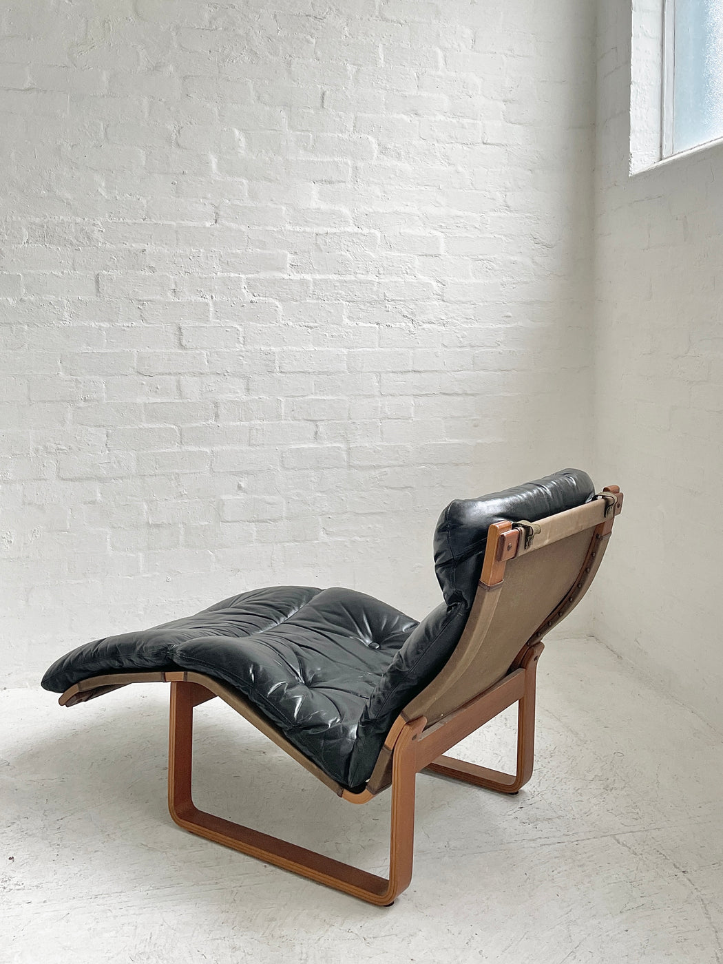 Tessa T8 Chaise Lounge